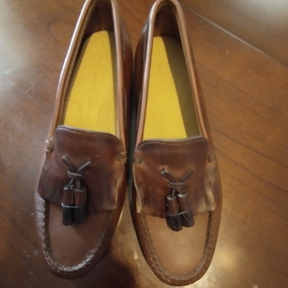 WEEJUNS LEATHER LOAFERS... LIKE NEW